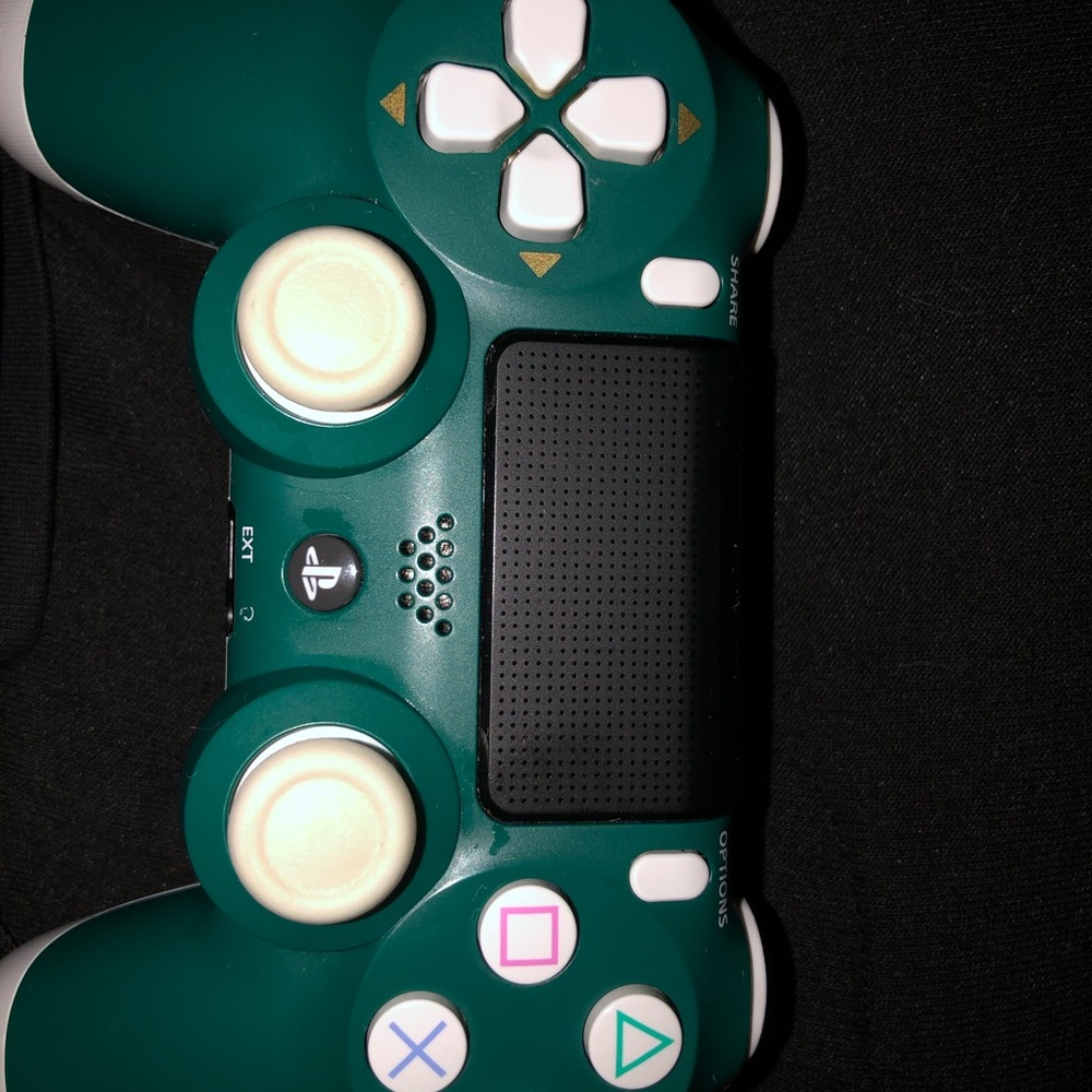 Sony DUALSHOCK 4 (PlayStation 4 controller)